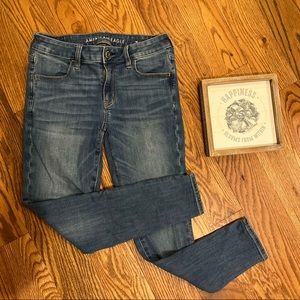 American Eagle size 6 short, super elastic, skinny jeans